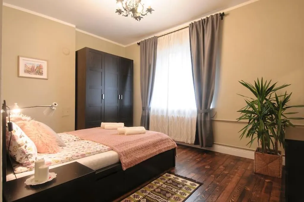 3 Bdr - Top Center Artistic Apartment - 115 M2 Sofia 0*,